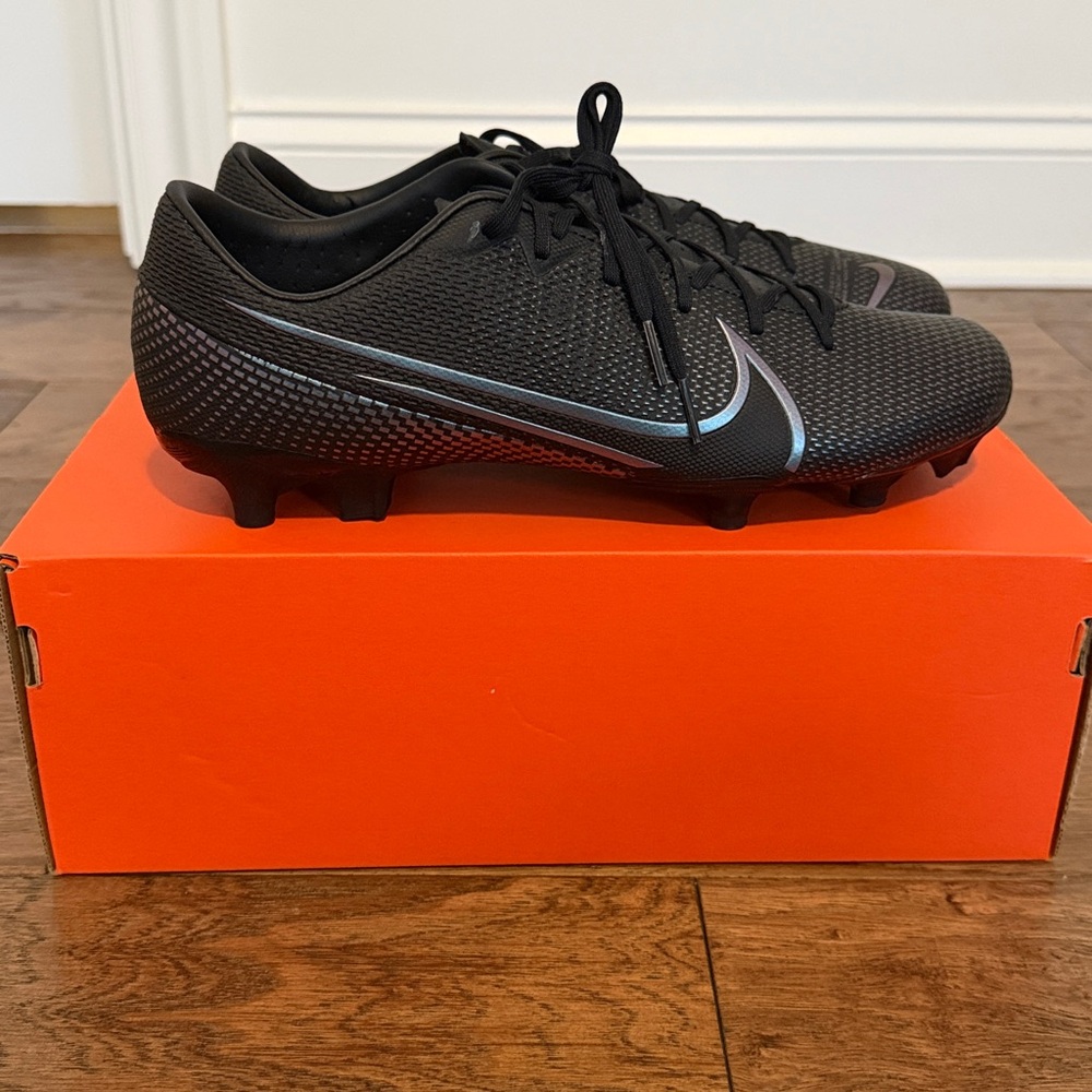 Nike Mercurial Vapor 13 Academy FG/MG Soccer Cleat in Black/Black